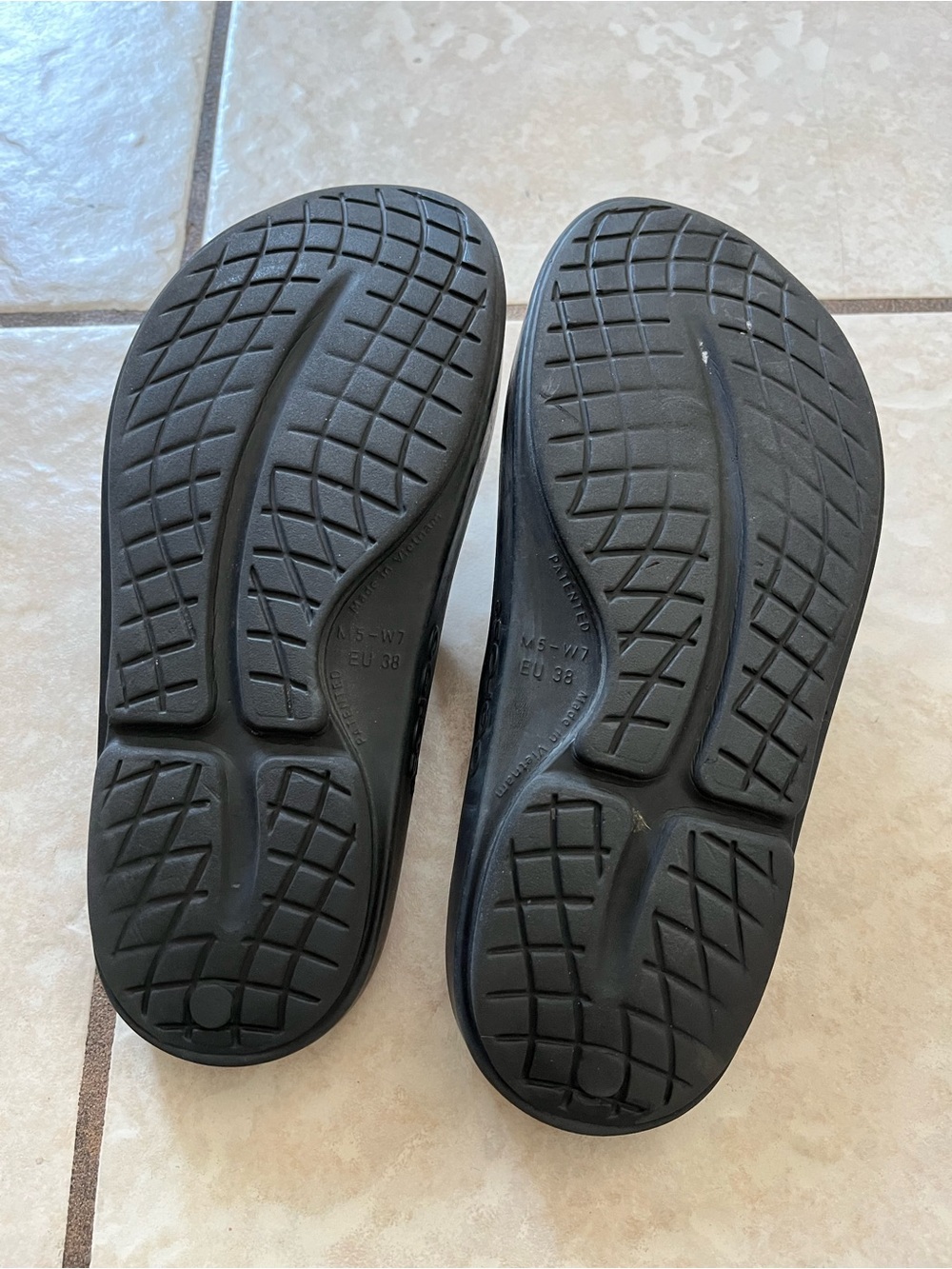OOFOS Sandals - Picture 2 of 2